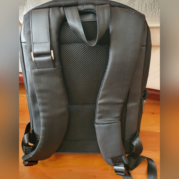Slim and sleek backpack - Picture 8 of 10